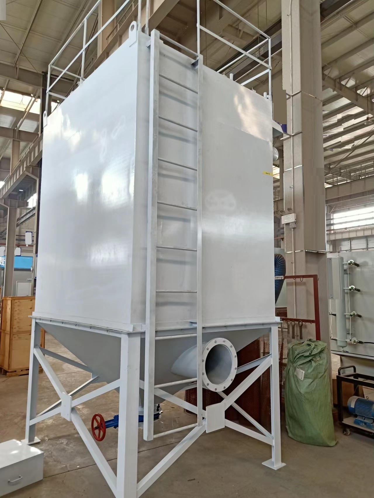 化肥厂用圆筒型布袋除尘器